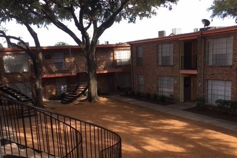 Building Photo - Southern Oaks Apartments