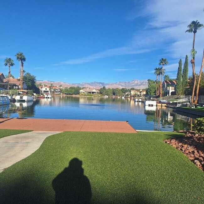 Foto del edificio - 8700 Captains Pl