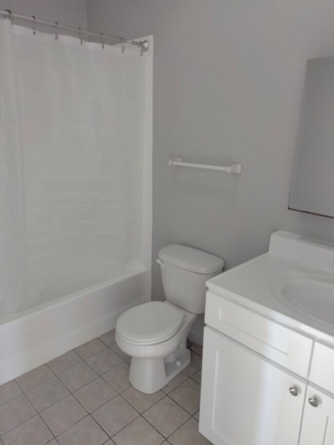 Building Photo - 588-612-612 E Main St