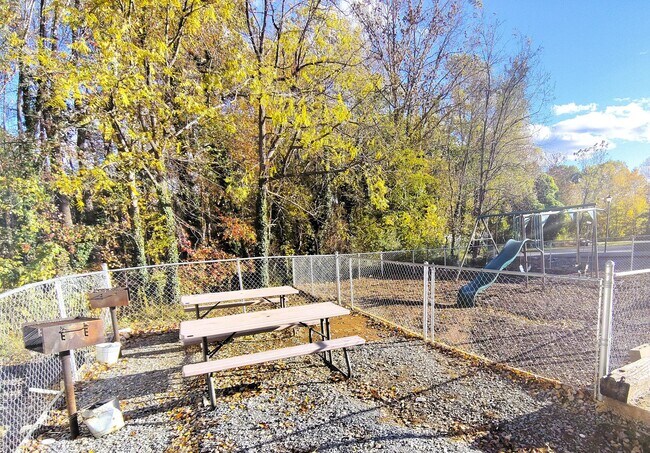 Building Photo - 23 Hobbs Ln