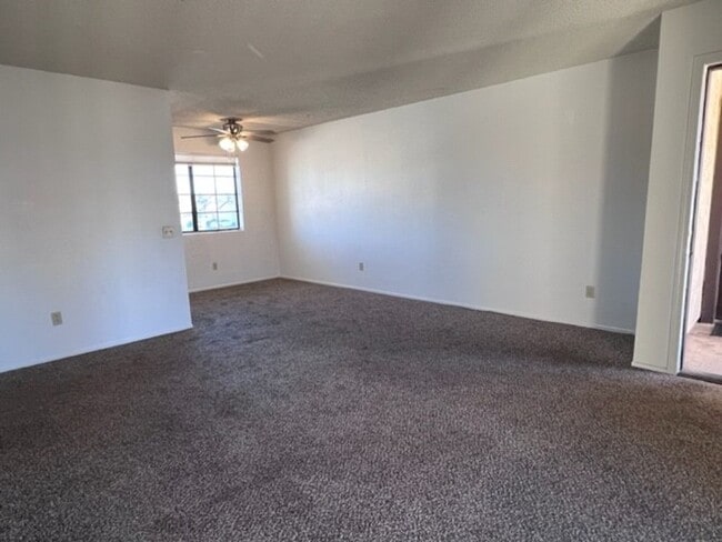 Building Photo - 2 BR 2Ba Condo in a Gated Complex, Utiliti...