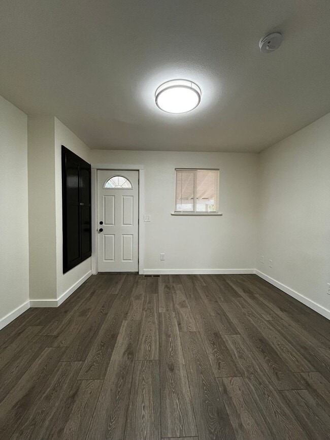 Building Photo - 1 bedroom, 1 bath house with 1 car attache...