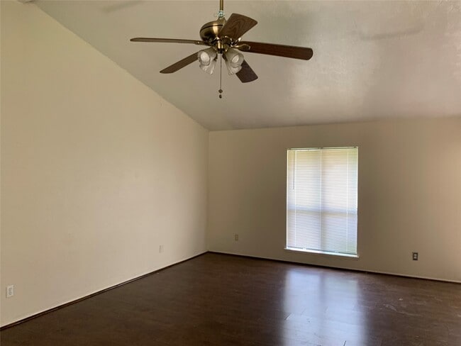 Foto del edificio - 6823 Blue Ridge Dr