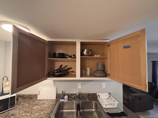 Building Photo - Walk everywhere - Charming Fully Furnished Studio Loft in the Heart of Bath, Maine!