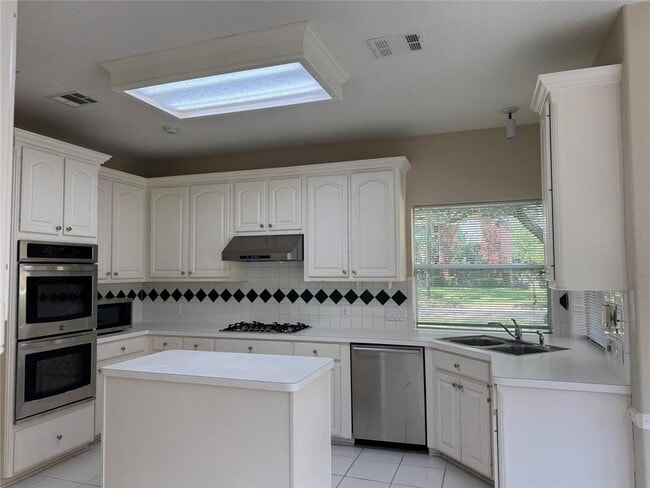 Building Photo - 17414 Fountainview Cir