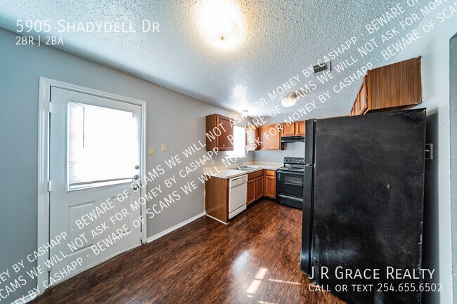 Building Photo - 5905 Shadydell Dr