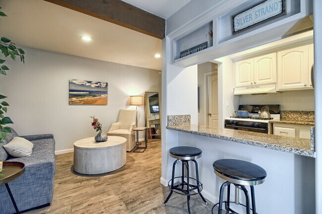 Foto del edificio - Charming 1-Bedroom Oasis on Highland Drive, Oxnard - Silver Strand