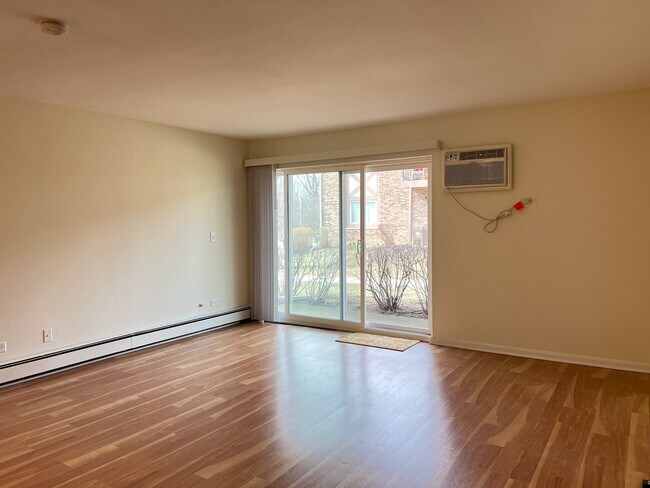 Building Photo - 9S120 Lake Dr