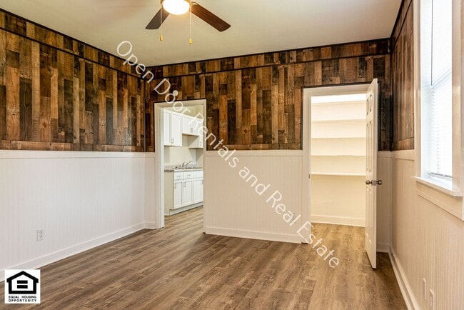 Foto del edificio - 317-319 W Masterson Ave