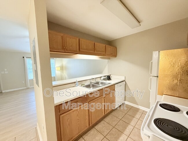 Building Photo - 2738 W Tharpe St