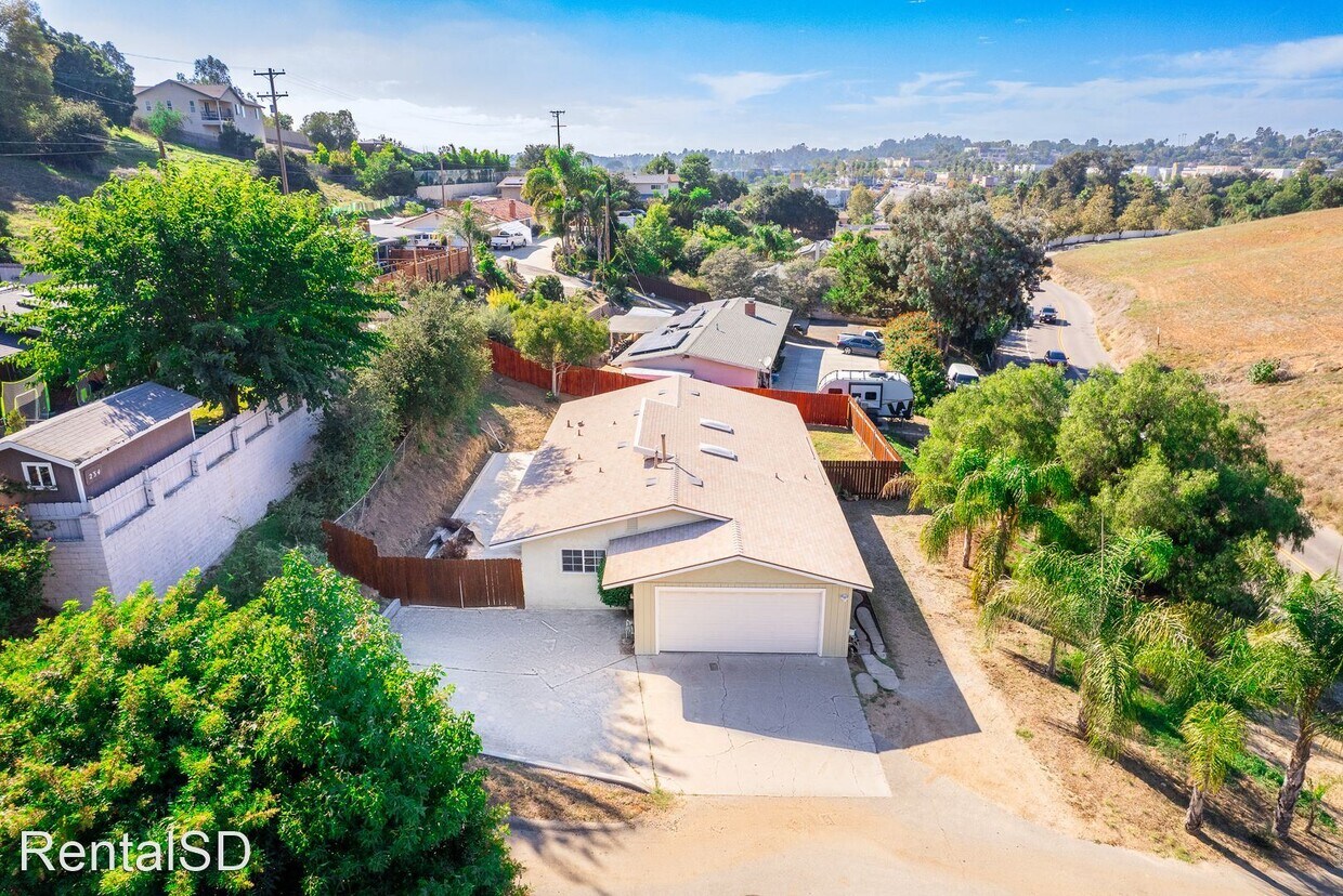 Primary Photo - 3 br, 2 bath House - 238 Lobelia Dr.