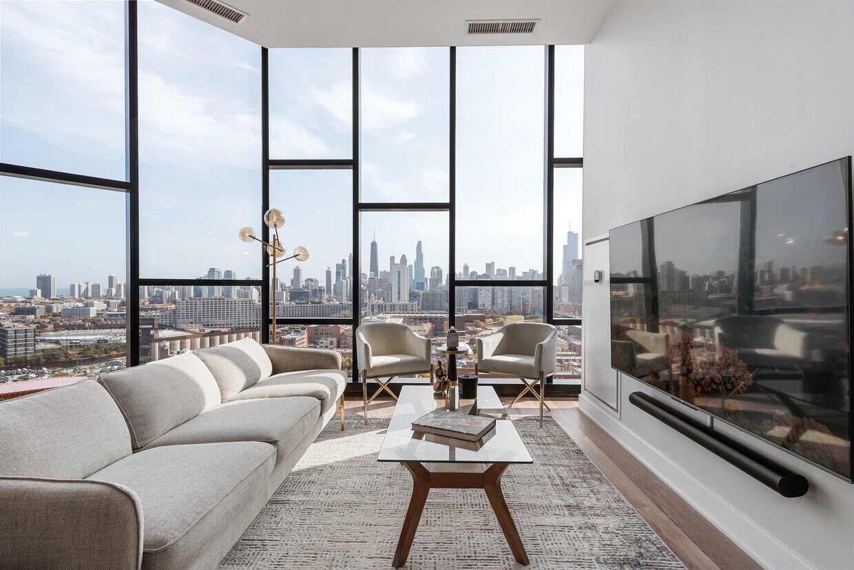 Foto principal - 730 N Milwaukee Ave