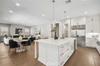 Building Photo - 370 Sawbuck