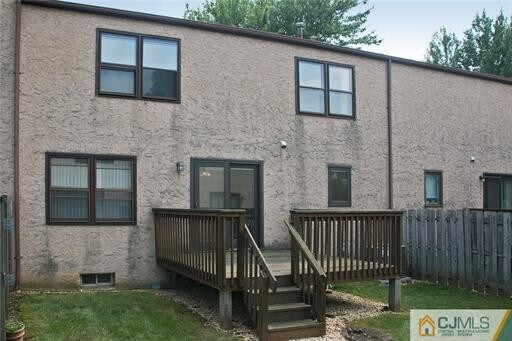 Building Photo - 6 Almond Ln