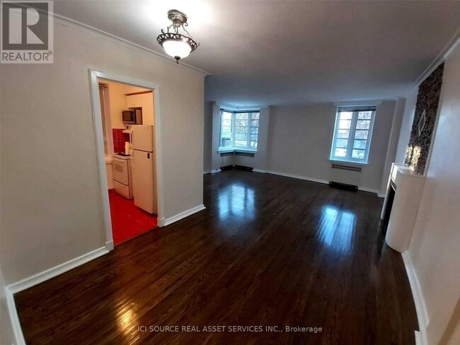 Photo du bâtiment - 707-707 Eglinton Ave W