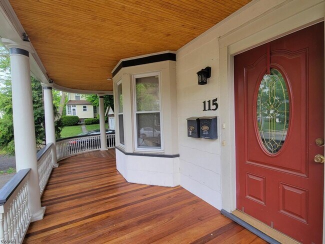 Building Photo - 115 Maolis Ave