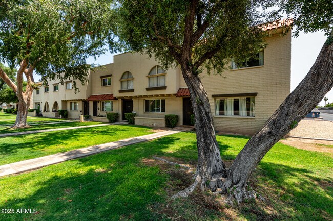 Foto del edificio - 6825 E Osborn Rd