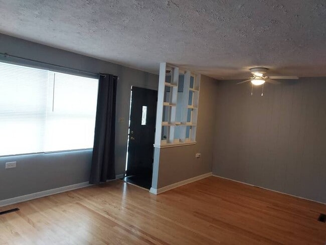 Foto del edificio - 6511 Ash Pl