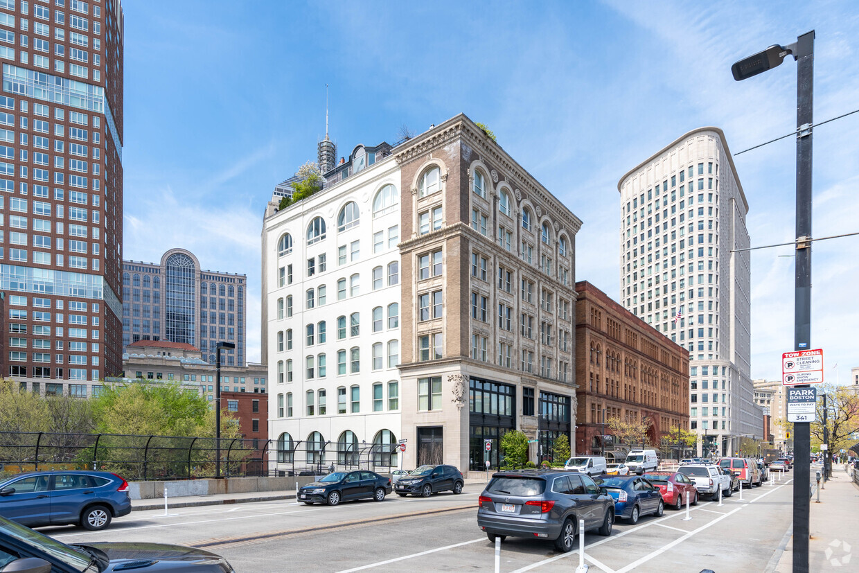 La 219-223 Columbus Avenue se encuentra en el submercado Back Bay de Boston. - Pope Building