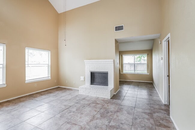 Foto del edificio - 6042 Beaconridge Dr