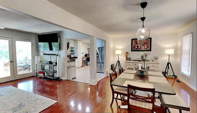 Building Photo - 456 Mark Ave