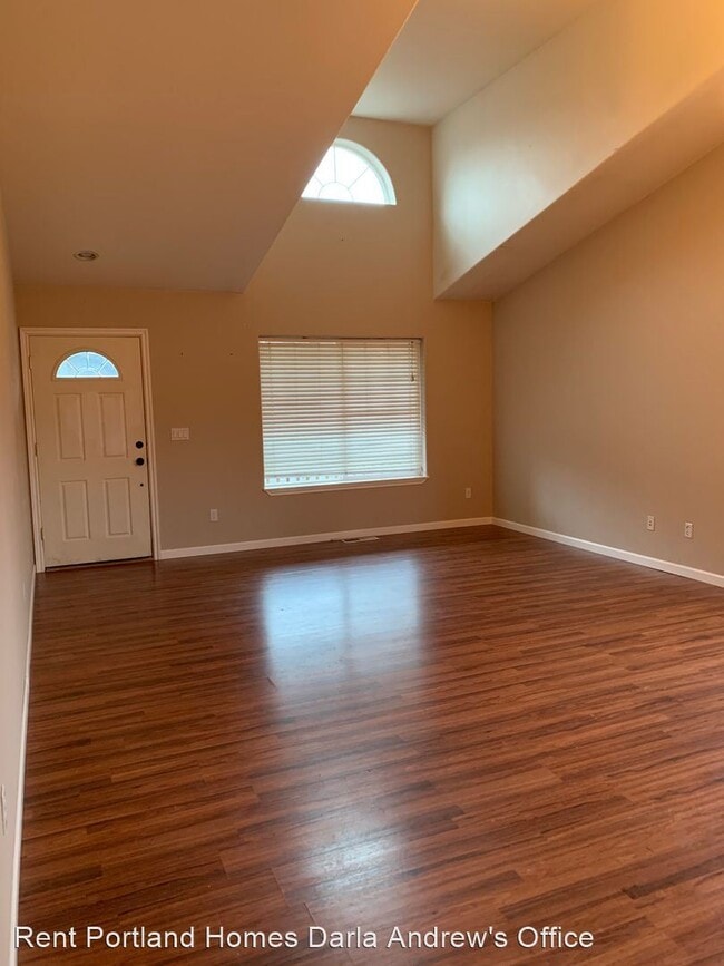 Foto del edificio - 4 br, 2.5 bath House - 1660 SE Pelton Ct.