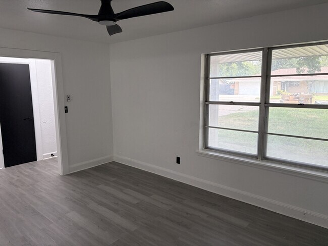 Foto del edificio - 5304 SE 12th St
