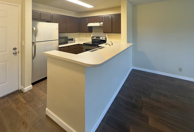 Building Photo - 8889 Caminito Plaza Centro
