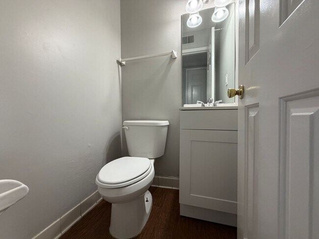 Building Photo - 3410 Clingstone Way