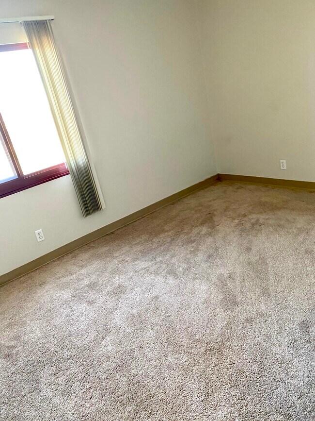 Building Photo - 808 Memorial Dr