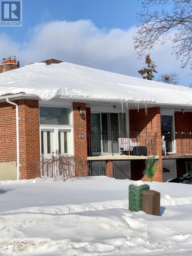 Photo du bâtiment - 23 St Paschal Ct