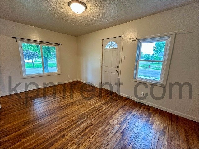 Foto del edificio - 1017 11th Ave SW