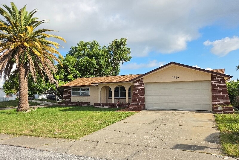 Foto principal - 7629 Topay Ln