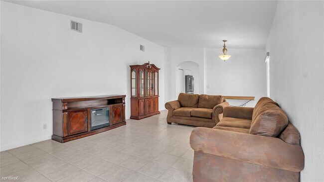 Foto del edificio - 3 br, 2 bath House - 5048 NW 122nd Ave