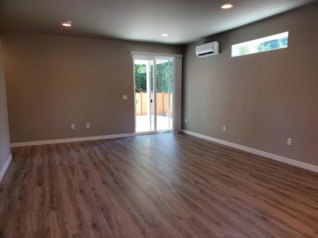 Building Photo - 6912 Liberty Ln