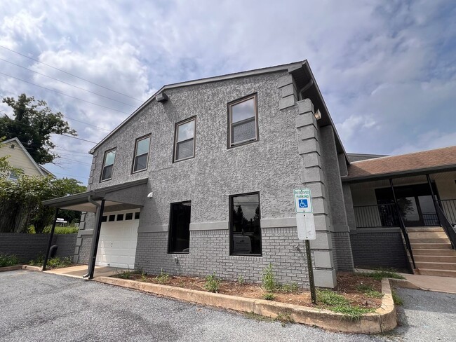 Building Photo - Brand New 2 bedroom Apartment in Parkland ...