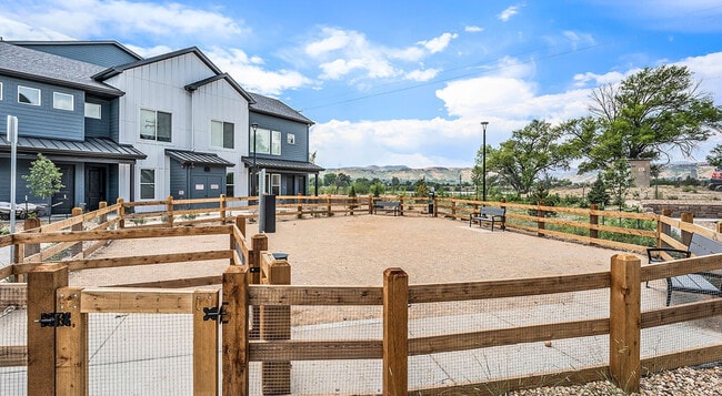 Building Photo - Verla Table Mesa