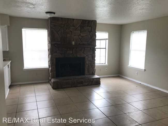 Building Photo - 5231 Rue Royale Dr