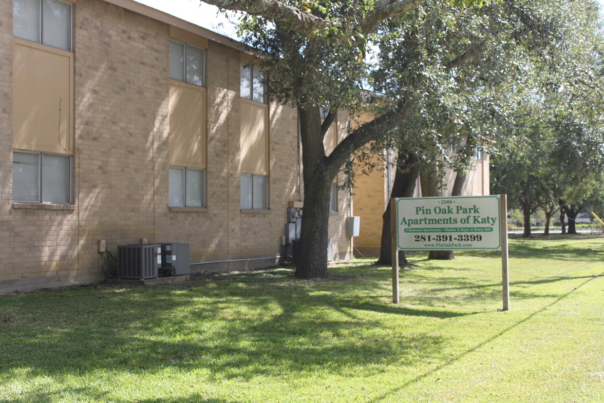 Pin Oak Park Apts. - 2508 Avenue D