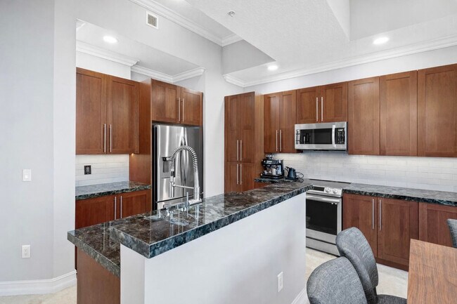 Foto del edificio - 701 S Olive Ave