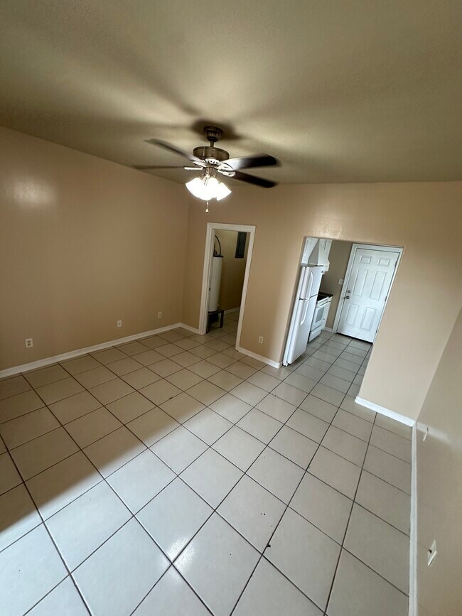 Sala de estar - 1020 Jesse St