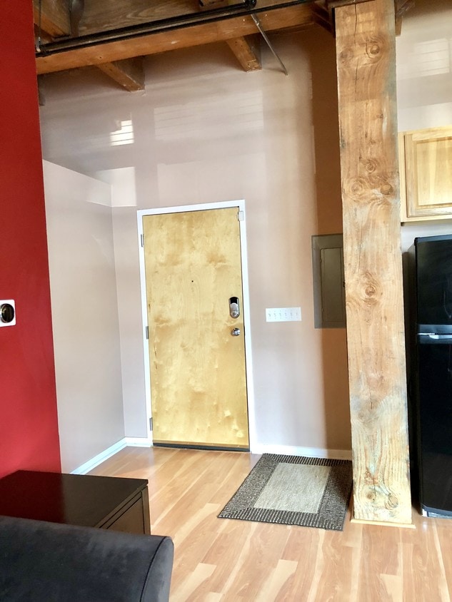 Front door/Kevo/Nest thermostat - 1740 N Maplewood Ave
