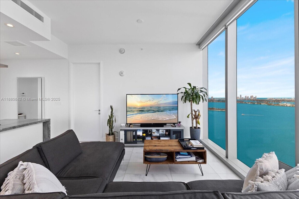 Foto principal - 700 NE 26th Terrace