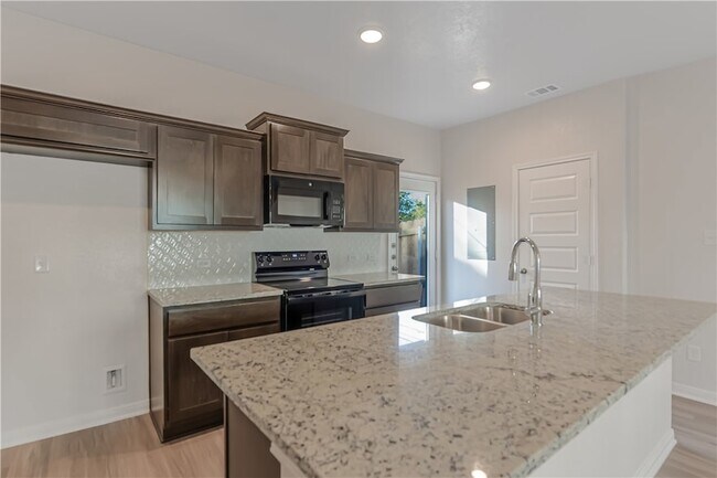 Foto del edificio - 601 W 24th St