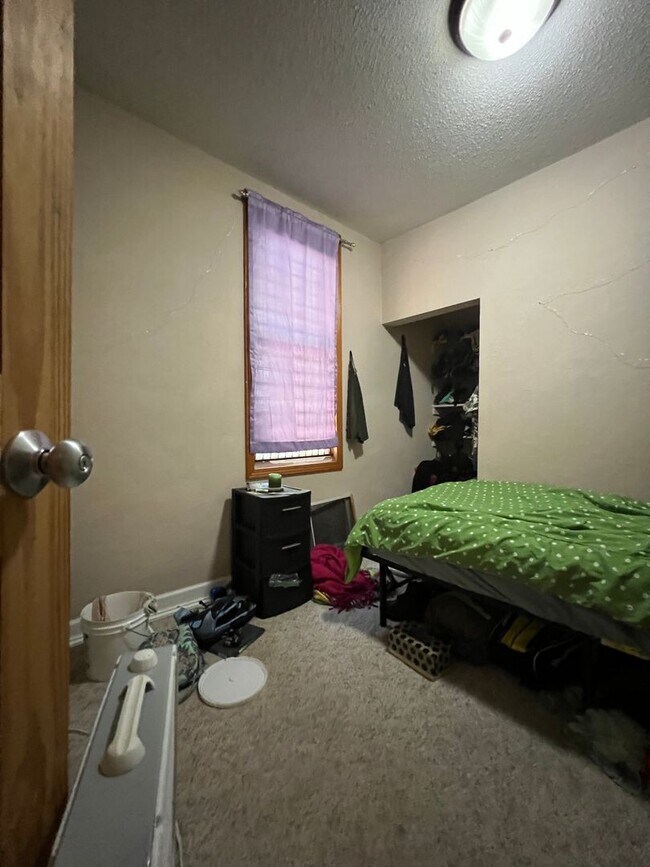 Foto del edificio - Spacious 5 Bedroom, 2 Bathroom Home for Re...