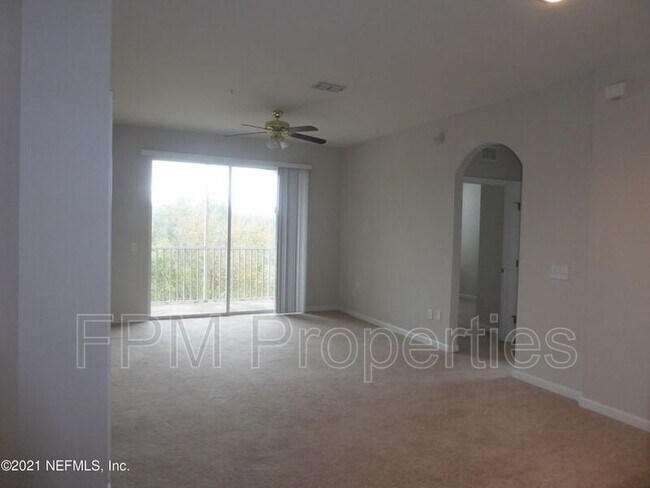 Building Photo - 7801 Point Meadows Dr
