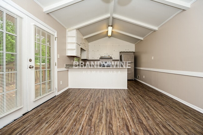 Building Photo - 5515 Scofield Rd