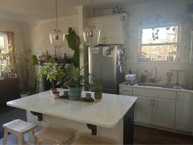 Foto del edificio - 1477 Maplewood Dr