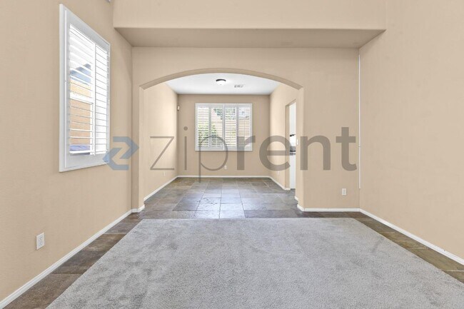 Foto del edificio - 2455 Silver Sunrise Ln