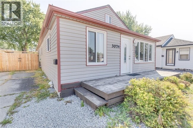 Building Photo - 3074 Lloyd George Blvd